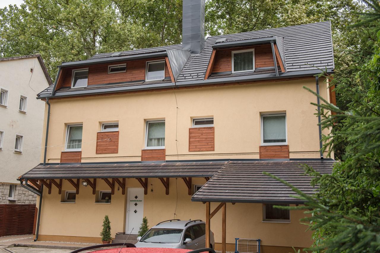 Ambrozia Szallashely Es Etterem Miskolc Exterior photo