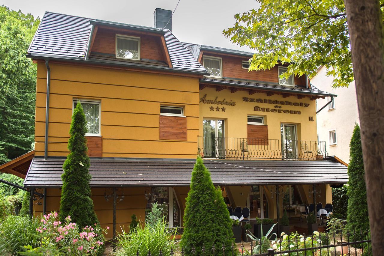 Ambrozia Szallashely Es Etterem Miskolc Exterior photo