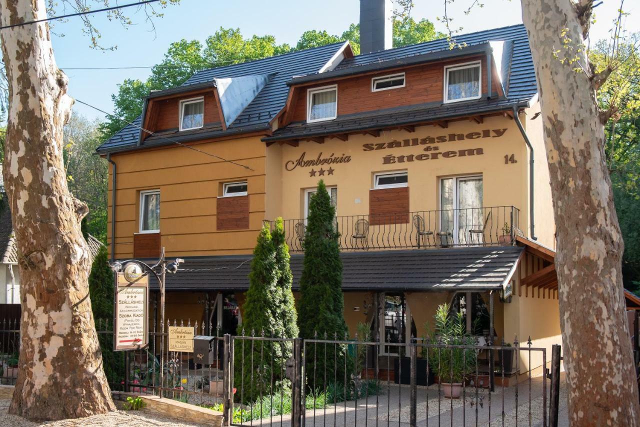Ambrozia Szallashely Es Etterem Miskolc Exterior photo